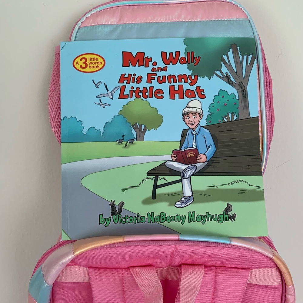 Backpack & 2 Books - Picture 9 of 14